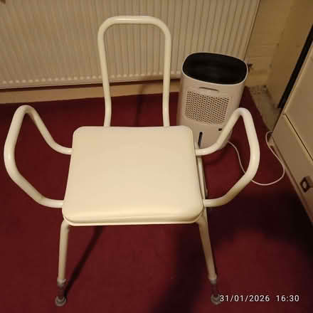 Photo of free perching stool with arm and back supports (Brookhouse LA2) #1
