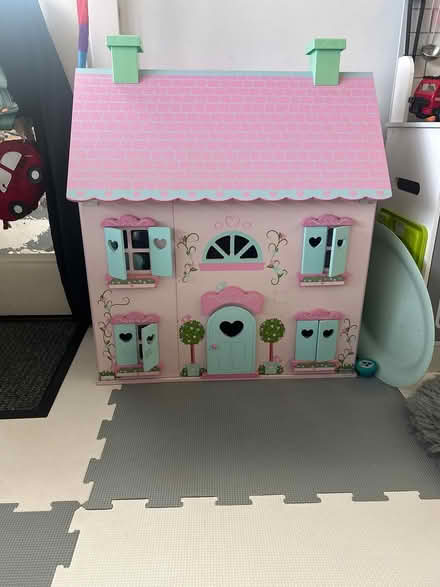 Photo of free Dolls house (Hoddesdon EN11) #1