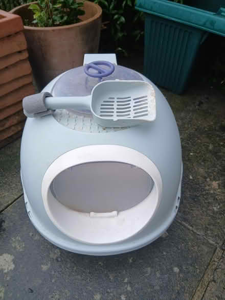Photo of free Covered cat litter tray (SE22) #1