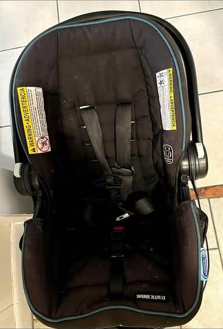 Photo of free 2 infant car seats, like new (mohegan lake, ny) #2
