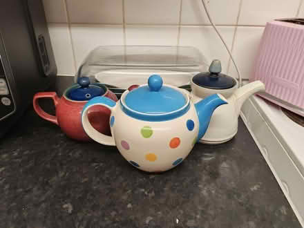 Photo of free 3 teapots and cooking dish (Appleby-in-Westmorland CA16) #2