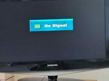 Photo of free Samsung Slimline 32" TV With Swivel Stand (Warminster BA12) #2