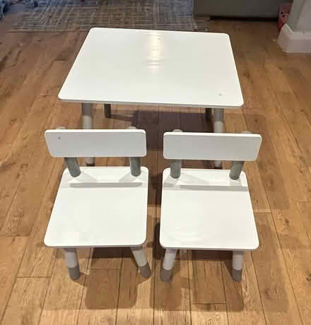 Photo of free Child’s table and 2 chairs. (Yarnton OX5) #3