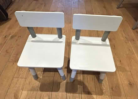 Photo of free Child’s table and 2 chairs. (Yarnton OX5) #2
