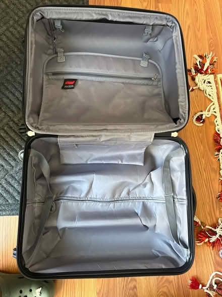 Photo of free Hand luggage in excel y condition (Burtonsville) #2
