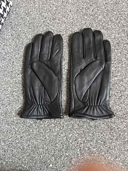 Photo of free Leather gloves small size (Southsea) #1