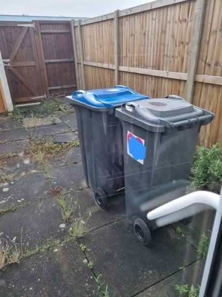 Photo of free 1 all black wheelie bin (Mitcham CR4) #1