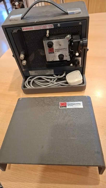 Photo of free Vintage Super 8 cine camera and projector (IP4) #3