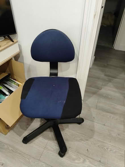 Photo of free Desk chair (HA0) #1