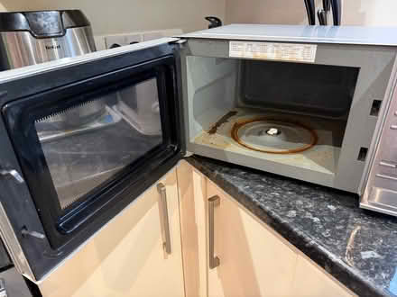 Photo of free Microwave 1000W Panasonic (Marshalswick AL4) #2