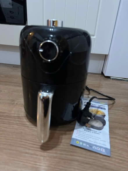 Photo of free Small airfryer. NEW (Eastbourne BN22) #1