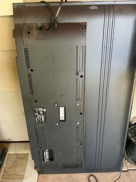 Photo of free 40” monitor (Redwood City to Palo Alto) #1