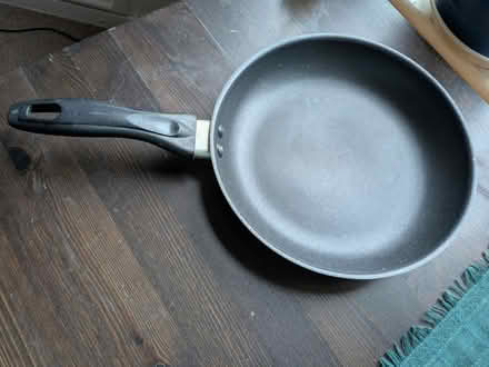 Photo of free 9-inch pan (Beeston NG9) #1