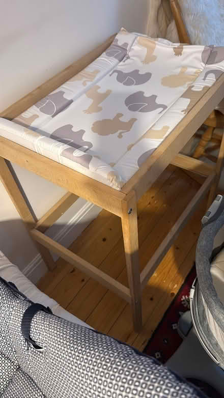 Photo of free Changing table (Five Mile Drive OX2) #1