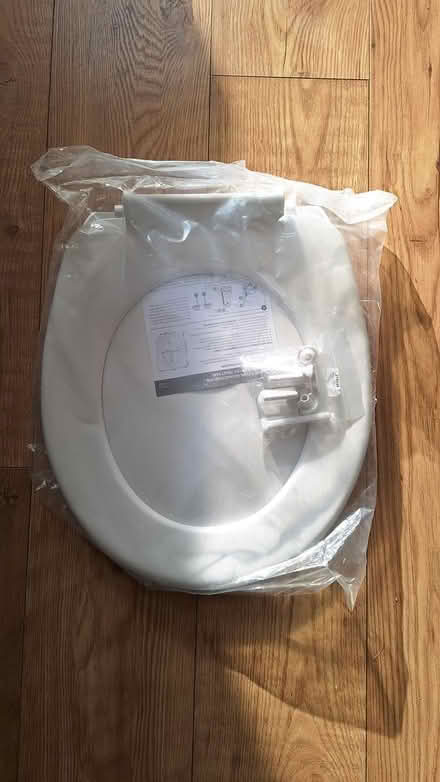 Photo of free Toilet seat (new) (Florence Park OX4) #1