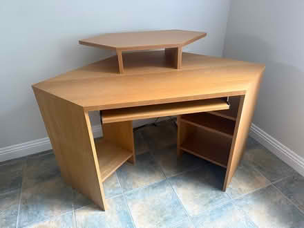 Photo of free Corner desk (Wandsworth) #3