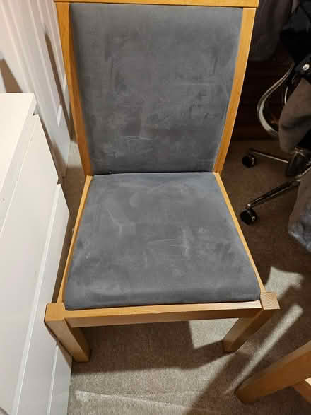Photo of free Dining table & 6 chairs (Stanley DH9) #1