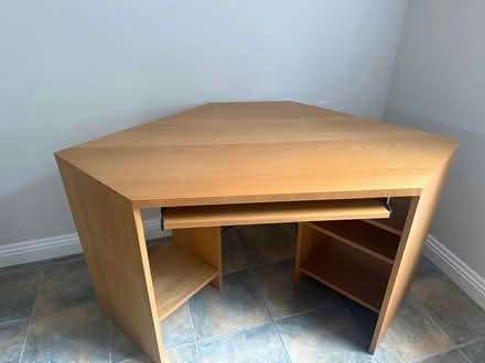 Photo of free Corner desk (Wandsworth) #2