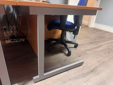 Photo of free X2 desk/ work stations (W1h 1pn) #4