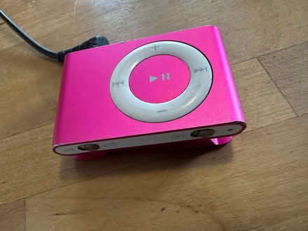Photo of free Apple iPod Shuffle (Mortimer & Coxwell) #2