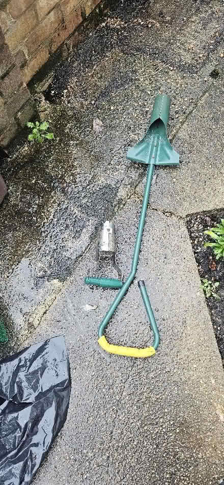 Photo of free Garden/Allotment Tools Bulb planters (Highams Park E4) #1