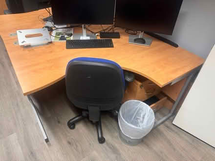 Photo of free X2 desk/ work stations (W1h 1pn) #3