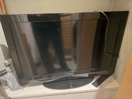Photo of free 32 inch TV (Tottenham Hale N15) #1