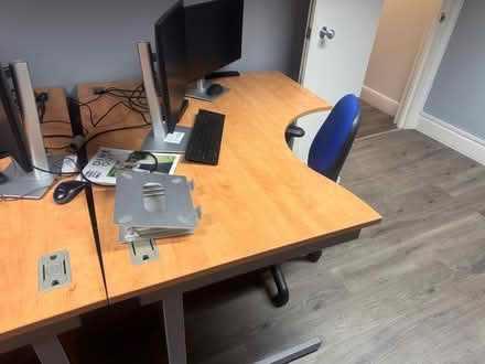 Photo of free X2 desk/ work stations (W1h 1pn) #2