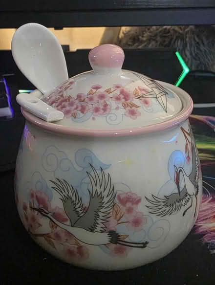 Photo of free Pretty sugar pot (CH43 prenton) #3