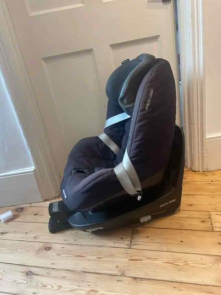 Photo of free Car seat and Isofix stand (Wood green) #1