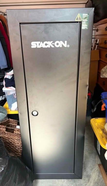 Photo of free Gun safe (Swan Terrace & Fort Hunt Rd) #1