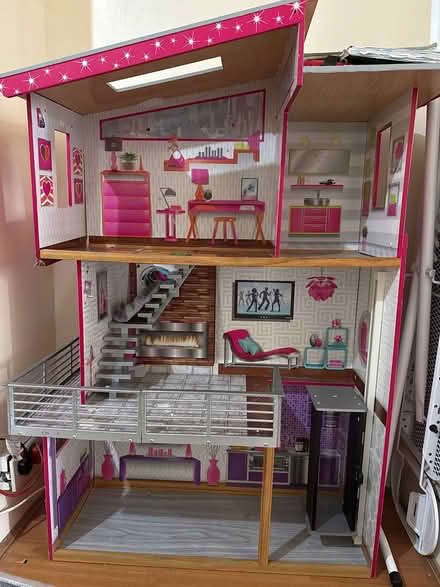 Photo of free Girls doll house (UB6) #1