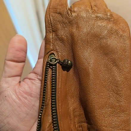 Photo of free Elegant women's gloves (Wycombe Marsh HP11) #3