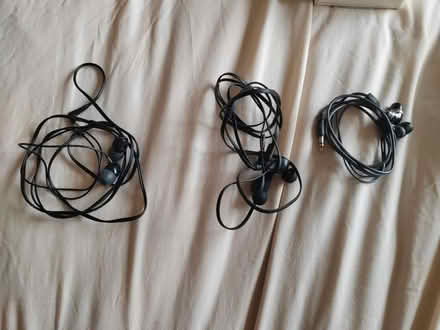 Photo of free Bundle of wired in ear headphones (Risinghurst OX3) #1