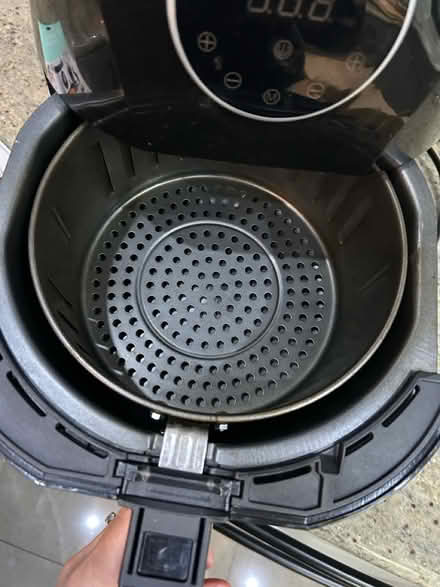 Photo of free Air fryer with some liners (Goffs Oak EN7) #2