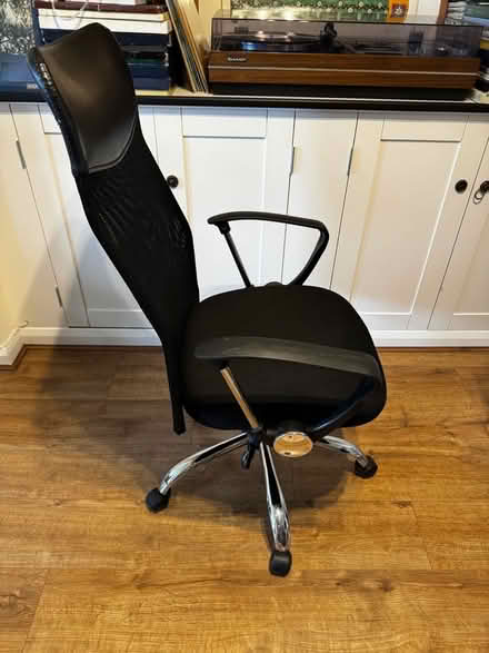 Photo of free 🪑 Black Mesh Office Chair (Sherwood TN2) #2
