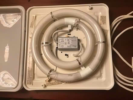 Photo of free Hangable florescent light (Near Rainbow and Stelling) #3