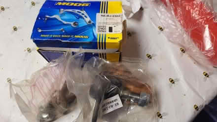 Photo of free Suspension ball joint (De564dh) #1