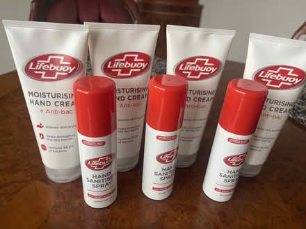 Photo of free moisturiser and sanitiser (Sandal WF2) #1