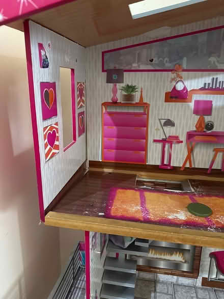 Photo of free Girls doll house (UB6) #2