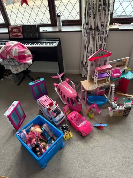 Photo of free Barbie job lot - Dreamhouse and car (Great Amwell SG12) #2