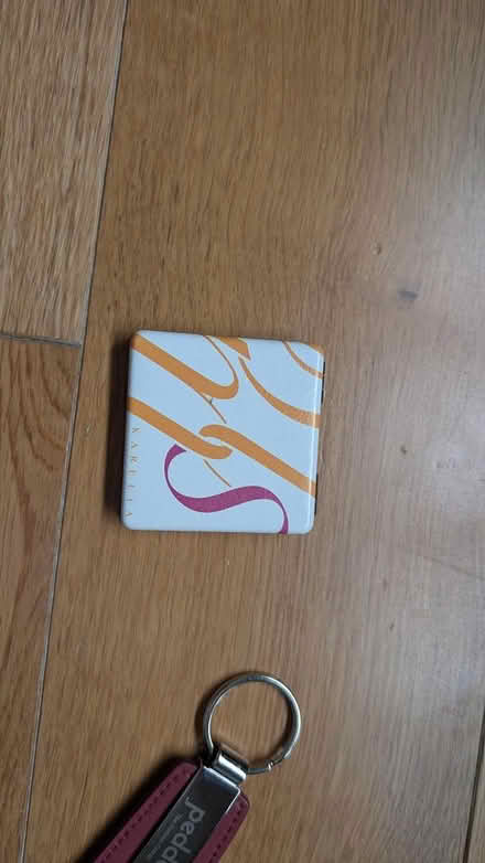 Photo of free Pocket mirror (SE26) #1