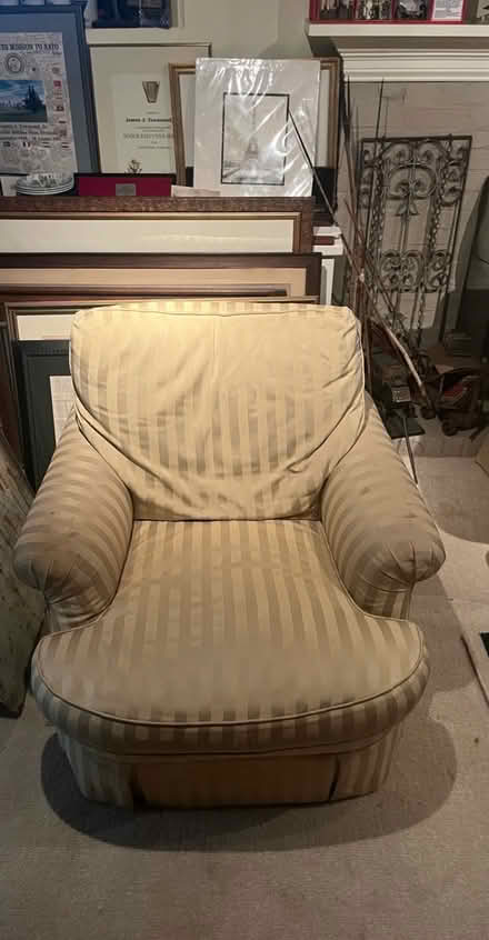 Photo of free Club chair (NW DC, near American Univ.) #1