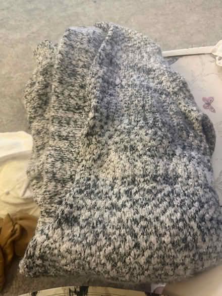 Photo of free Bundle womens size 24-26 clothes (ME7) #3