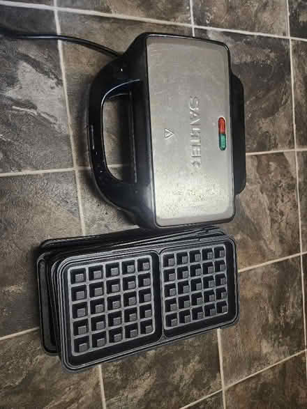 Photo of free Sandwich toaster with plates (Northcourt OX14) #1