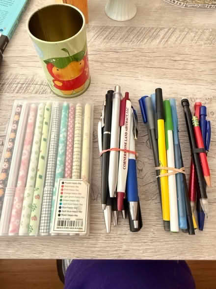 Photo of free Pens and a pen holder (Midtown west) #1