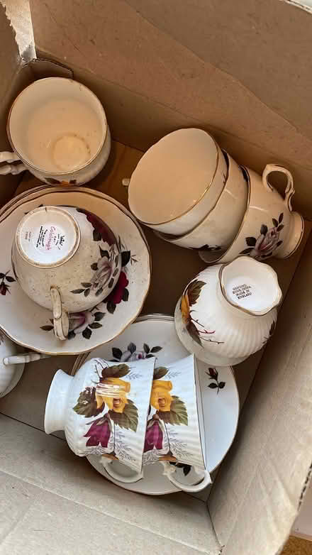 Photo of free Vintage floral tea set (Birdham) #2