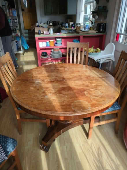 Photo of free Round table (Lewisham SE4) #1