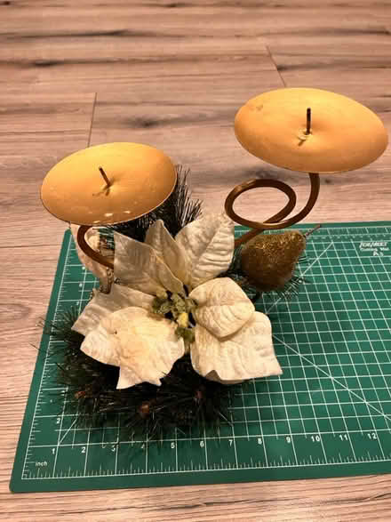 Photo of free Christmas themed candle holder (60015) #1