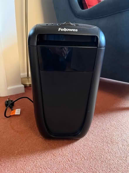 Photo of free Fellowes 22l Paper Shredder (Sonning RG4) #3